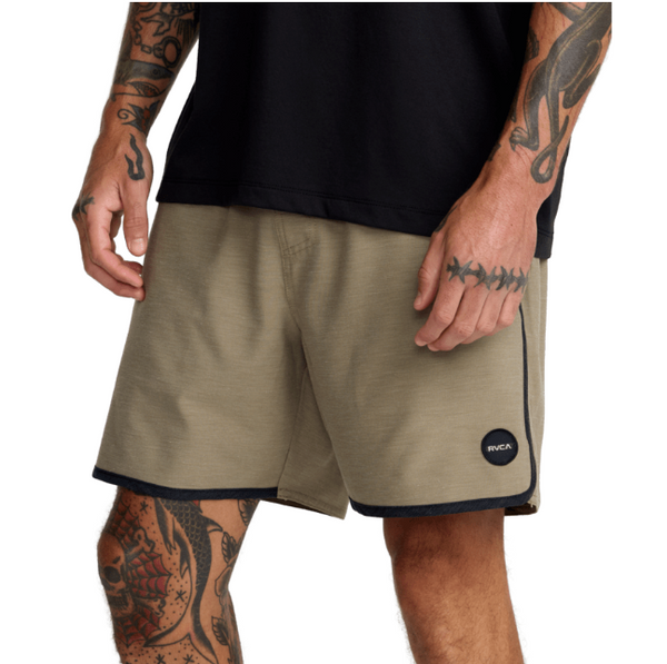 Yogger Hybrid 17" Short